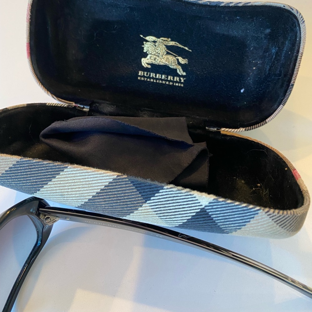 EUC Authentic Burberry Sunglasses - Picture 3 of 7